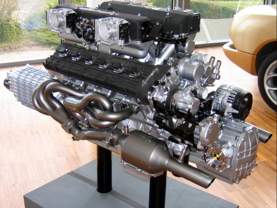 lamborgini_engine.jpg