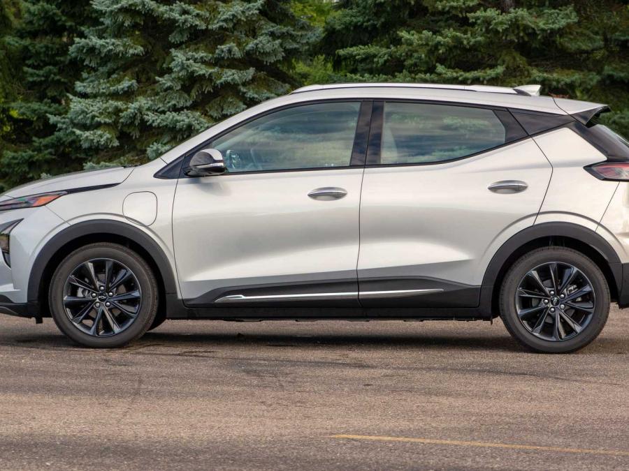 2022_chevrolet_bolt_euv_3.jpg