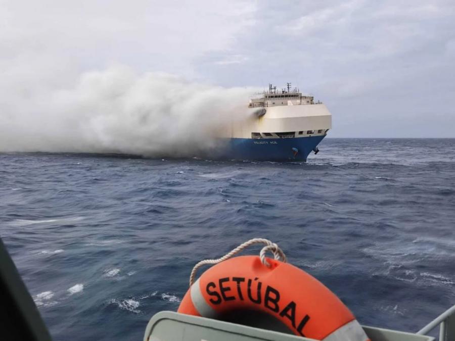 ferry_fire.jpg
